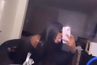 Hey babe available 24/7 OUTCAL... - Image 1